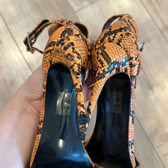 Steve Madden Angela Orange Snakeskin Sandal Heels Sz 8 - Picture 6 of 7